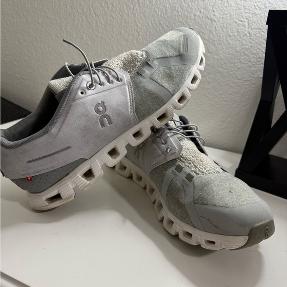 On cloud 5 Running Men's Gray Athletic Shoes - Picture 11 of 12